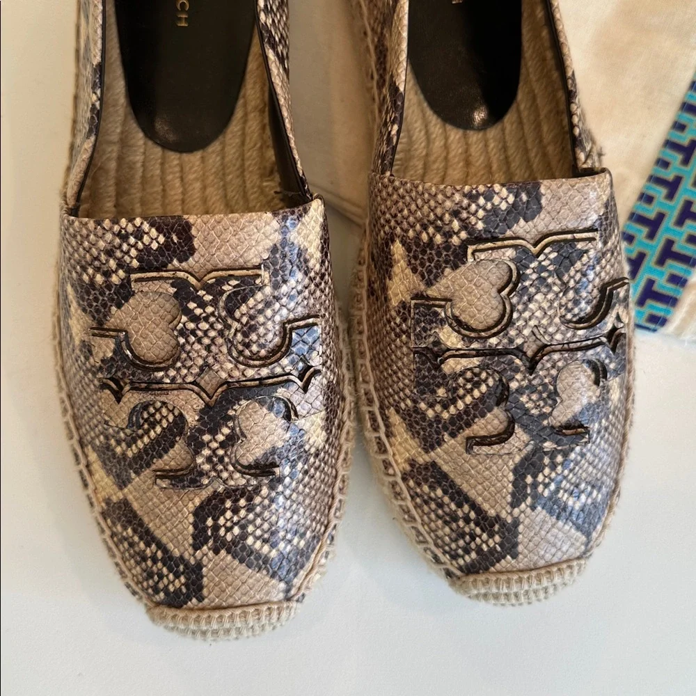 New Tory Burch Black and Cream Snake Skin Espadrilles. Size 7M.